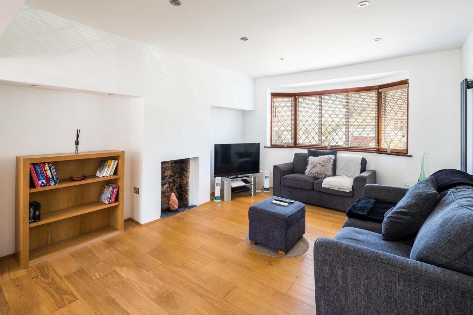 Holiday home Elegant 2bd House With Garden And Decked Patio