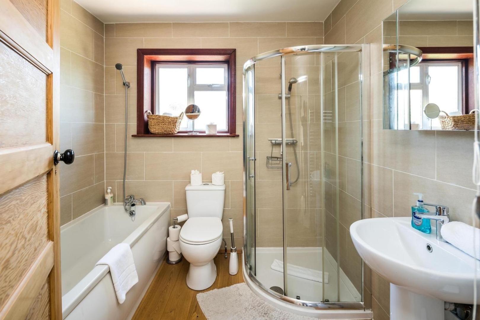 Elegant 2bd House With Garden And Decked Patio Holiday home *
